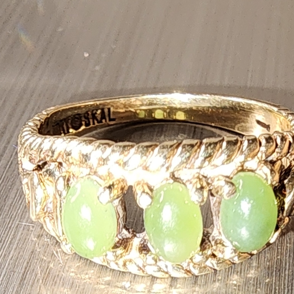 TOSKAL 1OK GOLD & JADE SIZE 6 RING - Picture 2 of 9